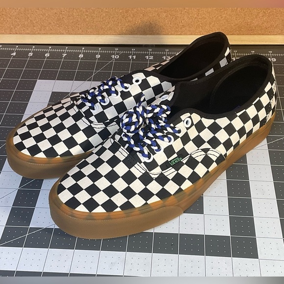 Vans
Brand new
Classics
Checkered
Gum sole - Picture 2 of 11
